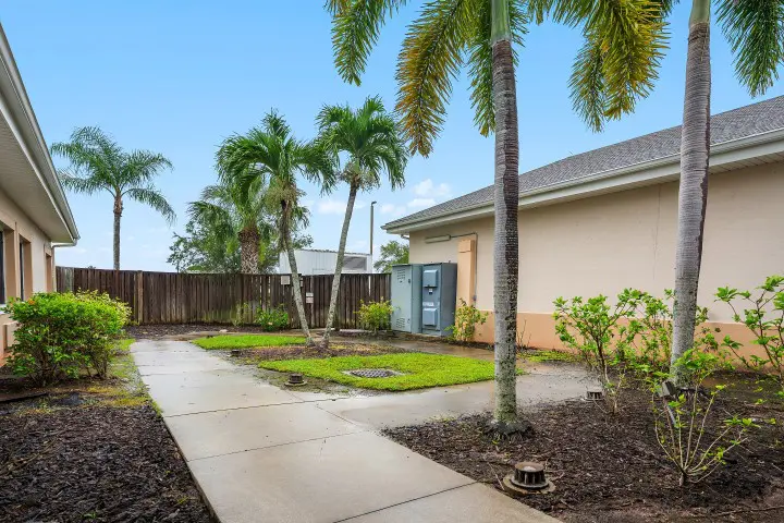 019-13881EagleRidgeDrive-FortMyers-FL-33912-FULL (Small)